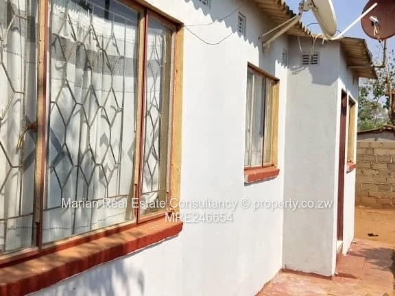 3 Bedroom Home, Nkulumane 4 FOR SALE