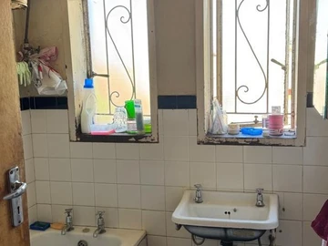 2 Bedroom Flat & Apartment