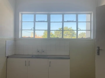 2 Bedroom Flat & Apartment