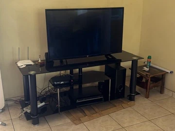 2 Bedroom Flat & Apartment