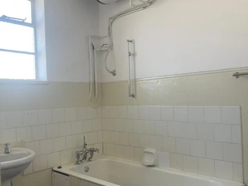 2 Bedroom Flat & Apartment